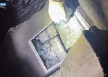 Mosrespektimi i rregullave të qarkullimit i kushton shumë shqiptarit në Itali, kapet me 15 kg kokainë e 80 mijë euro