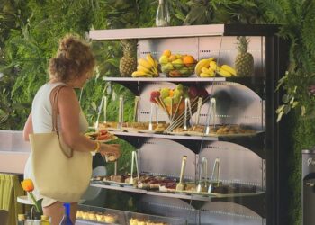 Turizmi në Shqipëri ende jo elitar, edhe pse të huajt nxitën konsumin