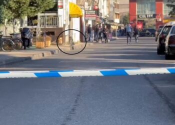 VIDEO/ Plagosi për borxhin e pashlyer, dalin pamjet e largimit të autorit