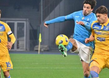 Turpërohet Napoli, Frosinone e mposht 0-4 në shtëpi dhe e eliminon nga Kupa e Italisë