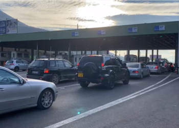 Festat e fundvitit, fluks i lartë në Morinë, mijëra qytetarë e automjete hyjnë në Shqipëri