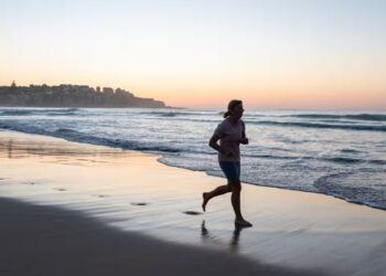 Vala e të nxehtit në Australi, qytetarët u “turren”plazheve