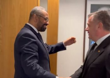 Ministri i Brendshëm i Britanisë, takim me Ballën, flet për emigrantët shqiptarë: Këtë vit 90% me pak gomone të ardhura nga Shqipëria