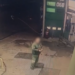 VIDEO / Grabitje me dhunë në një pikë karburanti në Tiranë, dalin pamjet e kamerave të sigurisë