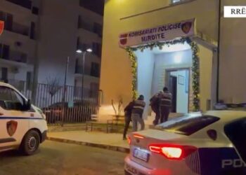EMRAT/ Parandalohen dy atentate, policia arrestohen tre persona