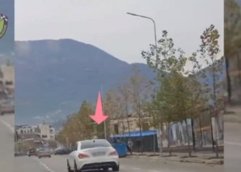 Kujdes, policia po ju vëzhgon! Me shpejtësi “të çmendur” në rrugë, shoferi merr gjobën e majme