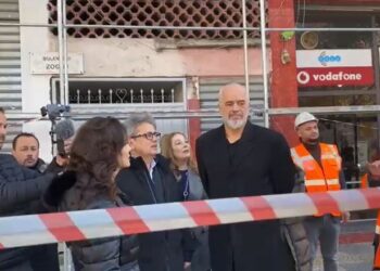 Rama tur takimesh në Shkodër/ Shoqërohet nga Beci dhe Spiropali, inspekton punimet në hyrje të qytetit