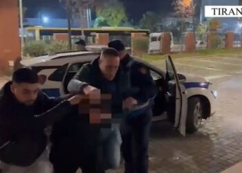 Përndiqte prej muajsh një vajzë, arrestohet 27-vjeçari në Tiranë