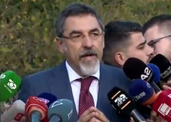 “Gati të dialogojmë”, Çuçi: Opozita të ulë flakadanët, janë kthyer në qesharakë