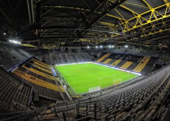 Nga shtëpia e Borussia te impianti i finales së Europa League, stadiumet ku ndeshen kuqezinjtë