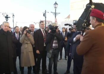 VIDEO/ Një makinë dhe një kalë, Erdogan shkëmben dhurata me Orban: Marrëveshja më e mirë e bërë ndonjëherë