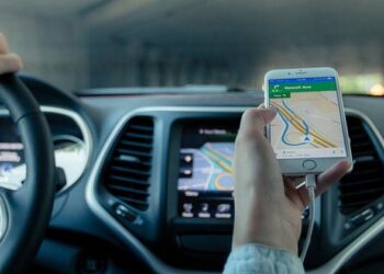 Gruaja xheloze: 38-vjeçarja shkodrane në fshehtësi i vendos burrit GPS në makinë, nisin hetimet nga policia