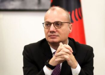 Ministri i Jashtëm reagon për sulmin me 15 të vrarë në Pragë: S’ka shqiptarë të lënduar. Solidarizohemi me miqtë çekë