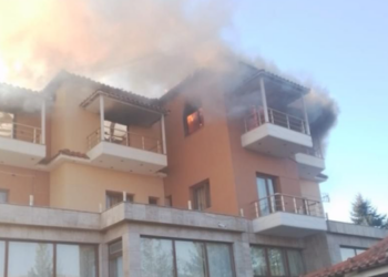 Përfshihet nga flakët hoteli në Devoll, shkak dyshohet defekti në rrjetin elektrik
