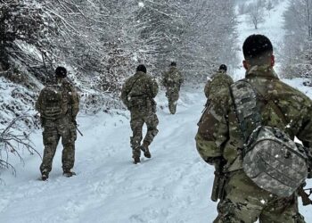 Tensionet/ Kurti paralajmëroi për sulm të ri nga Rajdojçiç, reagon KFOR-i: Ushtarët amerikanë po kryejnë patrullë në veri