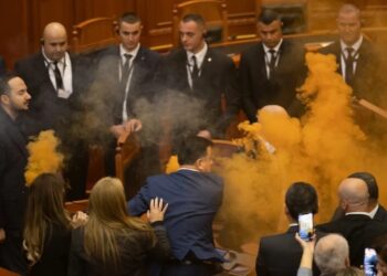 EMRAT/ Kaosi në Kuvend, përjashtohen Sali Berisha dhe 5 deputetë të opozitës për 10 ditë
