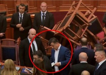 Kaosi në Kuvend, mazhoranca kërkon masë disiplinore për Berishën bashkë me 5 deputetë të opozitës