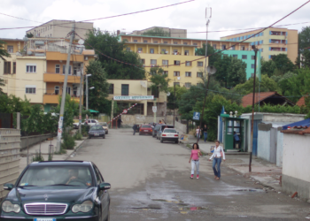 Shqipëria feston Ditën e Rinisë, të rinjtë para dyerve të ambasadave për të ikur pa kthim