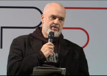 Rama: Do t’ja heqim lakun nga fyti, më në fund do ketë një hyrje! Shkodranët kuptuan se ishte budallik t’i binin fyellit me një vrimë