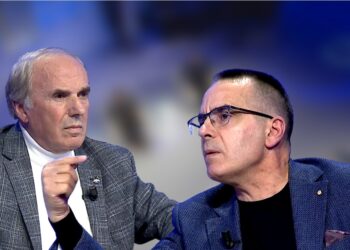 “Parlament karagjoz, 24 karat!”, Zogaj i përvishet Hoxhës: Me kë po flet ti?! S’jam prokurori i Berishës