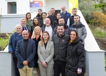 Përurohet Qendra Rinore në Petrelë, Veliaj: “Bizhu për zonën, do funksionojë edhe si qendër multi-funksionale për komunitetin”