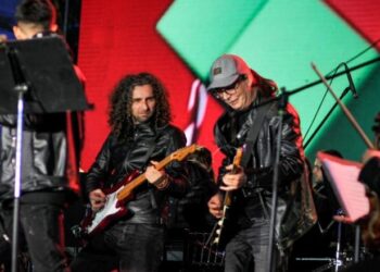 Tirana priti Krishtlindjen me koncert, Veliaj: Deri më 31 dhjetor, çdo mbrëmje do të mirëpresim artistët në shesh