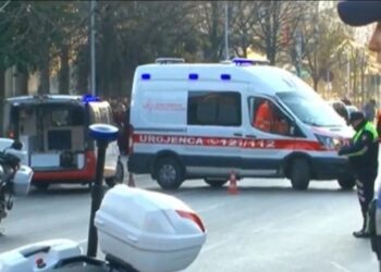 Aksident në qendër të Tiranës: Makina përplas të moshuarin që po kalonte rrugën
