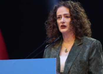 I shoqi ka të paktën 25 pasuri, Argita Berisha para shqiptarëve: Unë jam si ju, shtresë e mesme