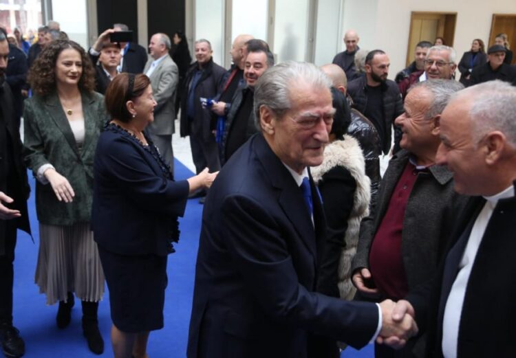 FOTOLAJM/ Hija e Argitës, si pasardhëse e babit