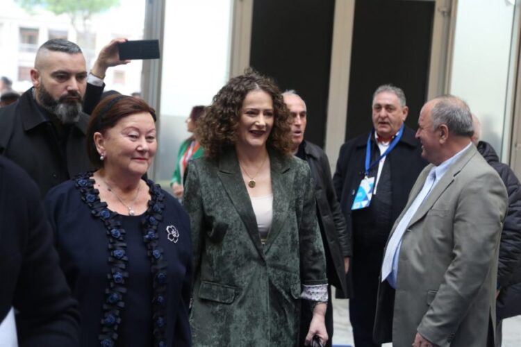 FOTOLAJM/ Hija e Argitës, si pasardhëse e babit