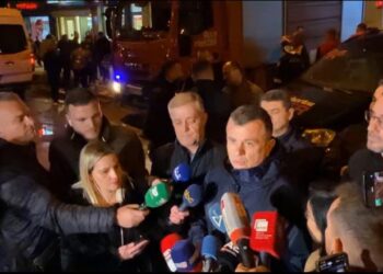 Zjarri në qendrën tregtare, Balla: Ndërhyrja e RENEA-s solli evakuimin e banorëve të bllokuar! Rreziku s’ka kaluar…!