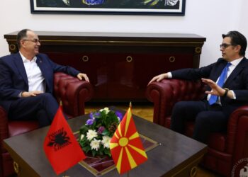 Begaj me homologun e tij në Shkup: Kënaqësi të takoj mikun tim Pendarovski!