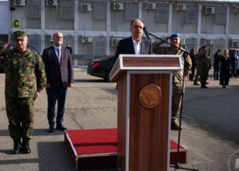 Begaj me efektivët shqiptarë që shërbejnë pranë KFOR në Kosovë: Ju mishëroni vlerat tona më të mira!