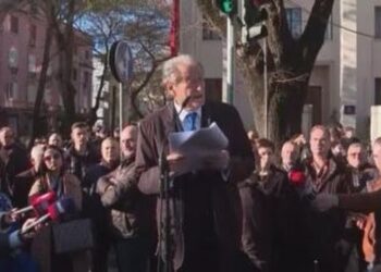 Zëri i Amerikës: Gjykata e Lartë kthen çështjen e “vulës” në Apel, përfaqësimi zyrtar i PD i mbetet Bashës