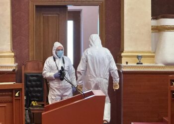Tensionet e opozitës, policia dhe agjentët e BKH zbarkojnë sërish në Kuvend