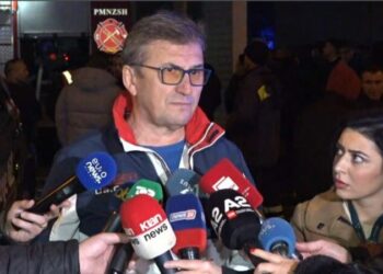 42 persona në Spitalin e Lushnjës/ Brataj: Janë jashtë rrezikut për jetën. Asnjë i bllokuar në qendrën tregtare e godinat përreth