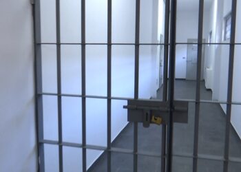 U shkelen të drejtat/ 24 shtetas shqiptarë në grevë urie në burgun e Korfuzit