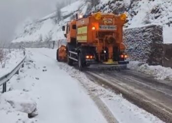 Rikthehen reshjet e dëborës në zonat malore, drejtuesve të mjeteve u bëhet apel të pajisen me goma dimërore dhe zinxhirë