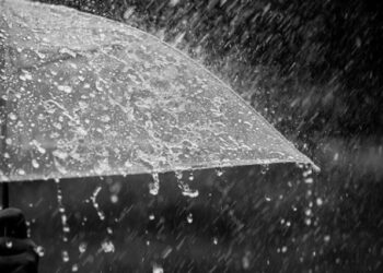 Vranësira të dendura dhe reshje shiu. Rriten temperaturat për sot