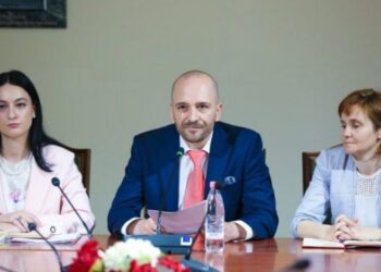 Sulmuan ambasadorin tonë në Britani: Debat i ashpër në mediat e Londrës. Reagojnë intelektualët shqiptarë