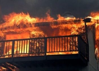 Shkrumbohet plotësisht nga flakët banesa në Fier, ja çfarë dyshohet se shkaktoi zjarrin