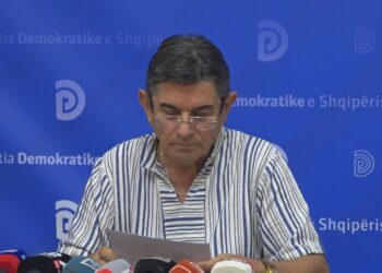 ‘Bardhi e mori në xhep…’/ Humbet vula në PD, Gjana pranon tkurrjen e anëtarësisë: 25 mijë në lista për zgjedhjen e kryetarit
