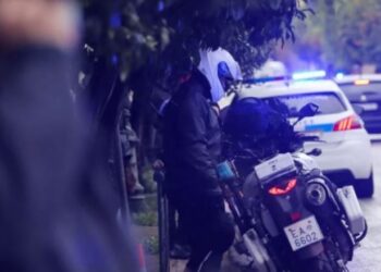 Shqiptari hyn në shtëpinë e të moshuarit grek për ta grabitur, e masakron me thikë kur pikaset!