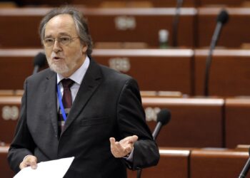 Vdes Dick Marty, ‘shpikësi’ i “Shtëpisë së Verdhë”, hartoi raportin kundër liderëve të UÇK