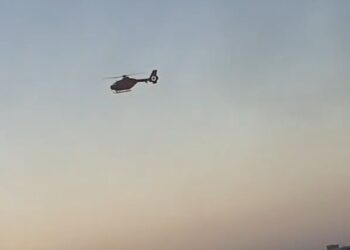Zjarri në qendrën tregtare është përhapur edhe në banesat e pallatit, mbërrin helikopteri në Lushnje