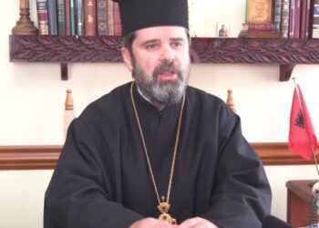 Krishtlindje 2023, mesazhi i imzot Joanit: Të gjejmë paqen brenda vetes dhe ta përhapim kudo ku ajo mungon