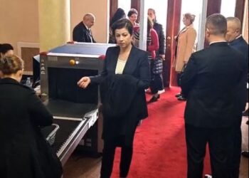 “Kujdes nga Elisa, ka futur shashka”, deputetët e Berishës i nënshtrohen kontrollit, batuta në Kuvend