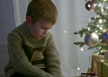 “Mami çfarë janë Krishtlindjet?”, historia që duhet ta lexoni sot për të kuptuar shumë gjëra