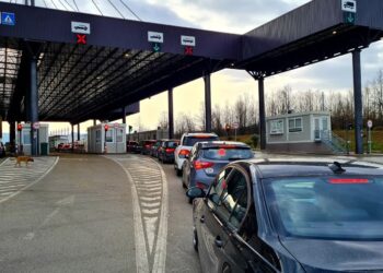 Vendimi i Serbisë për targat, për dikë në veri “tradhti” për të tjerë “i mirë”