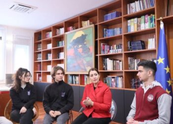 “Open Day”, nxënësit fitues të Olimpiadave Kombëtare vizitë në Ministrinë e Arsimit dhe Sportit